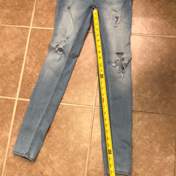 3/$25 - Hollister torn skinny jeans - Picture 9 of 9